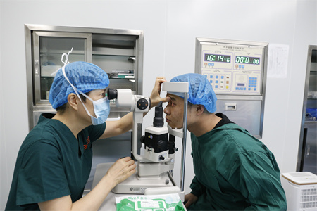 做完合肥ICL近視手術能揉眼睛嗎？